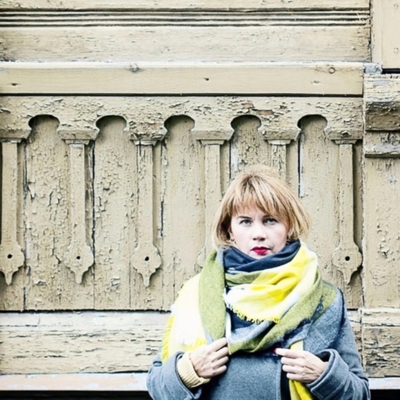 "Betty is My Name" (CLOSING CLOSET SALE) - Picture 6 of 7